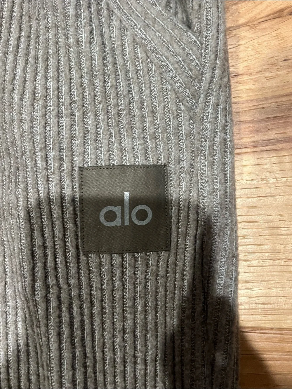 ALO Yoga Women’s Muse Sweatpants. Ribbed, taupe/oatmeal